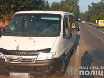 На Волині з автомобіля під час руху вистрибнула дівчина, вона загинула