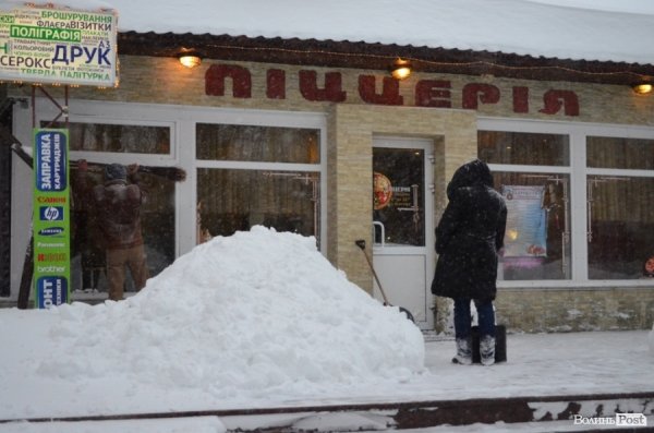 Як Луцьк замело снігом. ФОТО