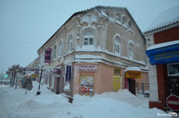 Як Луцьк замело снігом. ФОТО