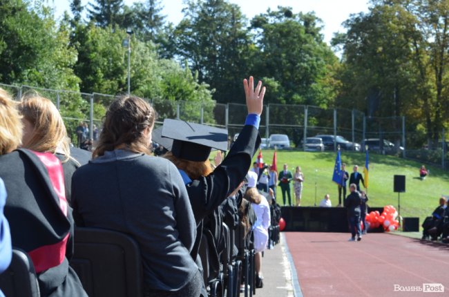 Першокурсників ВНУ імені Лесі Українки урочисто посвятили у студенти. ФОТОРЕПОРТАЖ