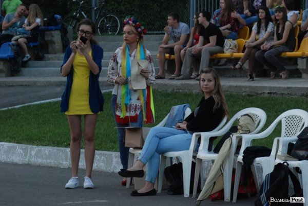 У Луцьку відкрили сезон нічного кіно просто неба. ФОТО