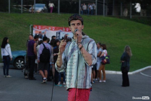 У Луцьку відкрили сезон нічного кіно просто неба. ФОТО