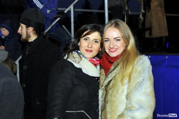 У Луцьку засяяла головна ялинка