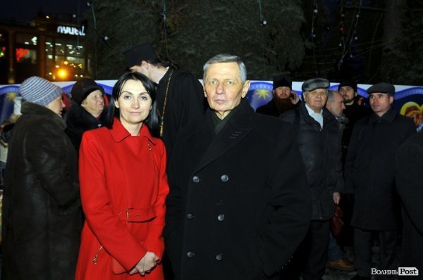 У Луцьку засяяла головна ялинка