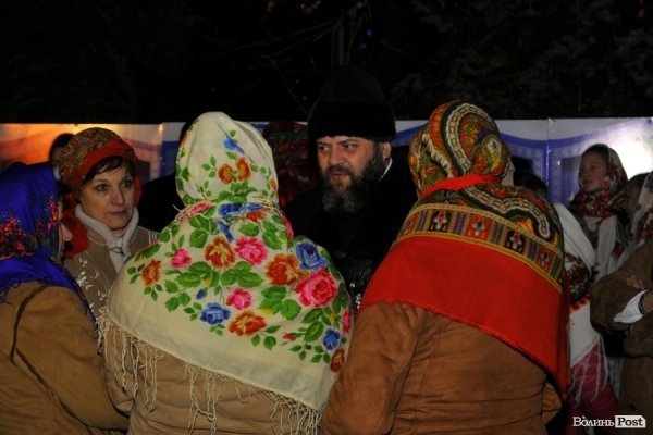 У Луцьку засяяла головна ялинка