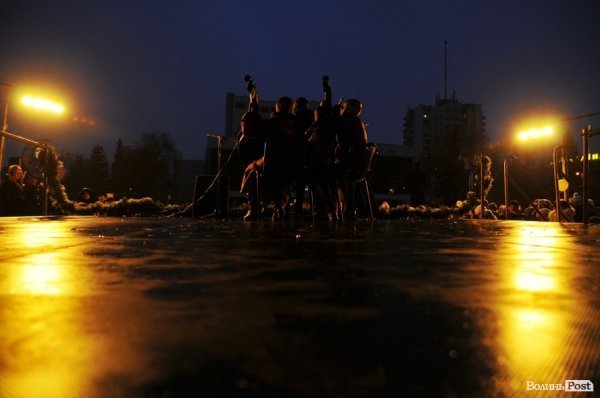 У Луцьку засяяла головна ялинка