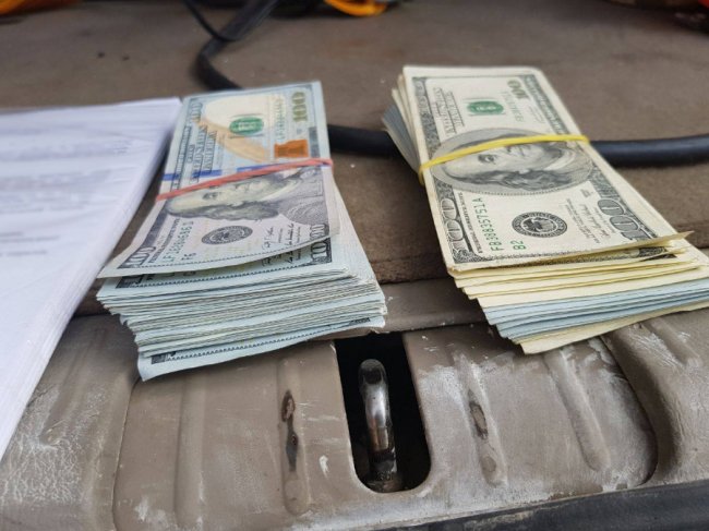 Чиновник помер під час отримання хабара