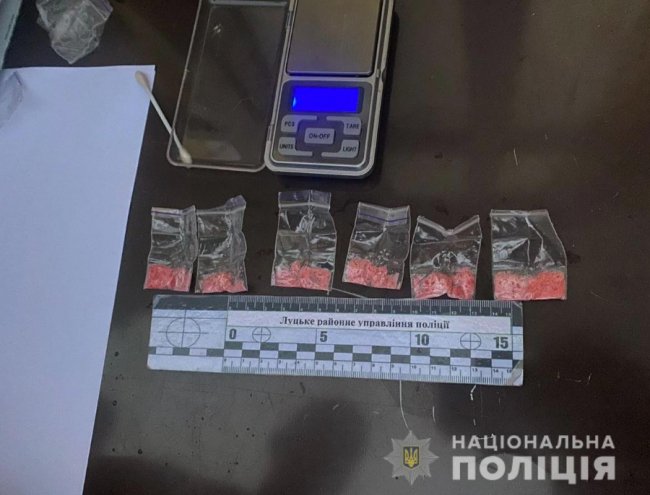 Продавав через телеграм та робив «закладки»: на Волині спіймали наркоторговця