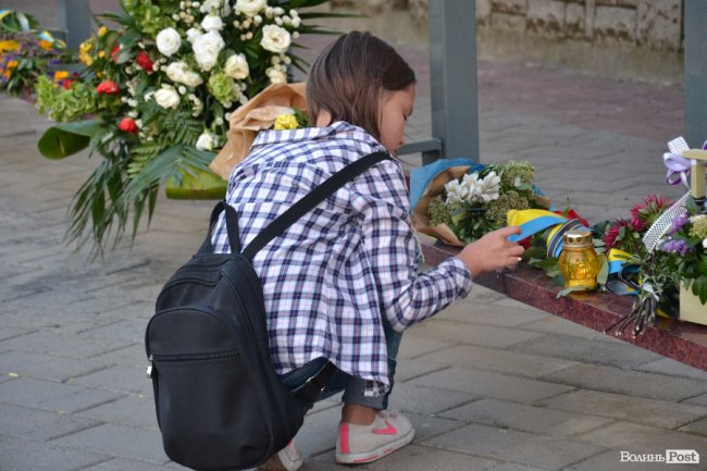 «Небо бачить, що їх пам'ятають». У Луцьку вшанували загиблих в Іловайському котлі
