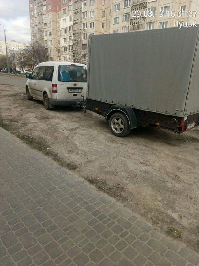У Луцьку горе-паркувальникам «вліпили» протоколи