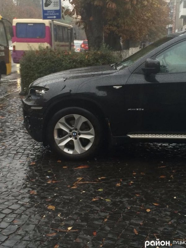 ДТП у Луцьку: на проспекті Перемоги не розминулися дві автівки. ФОТО