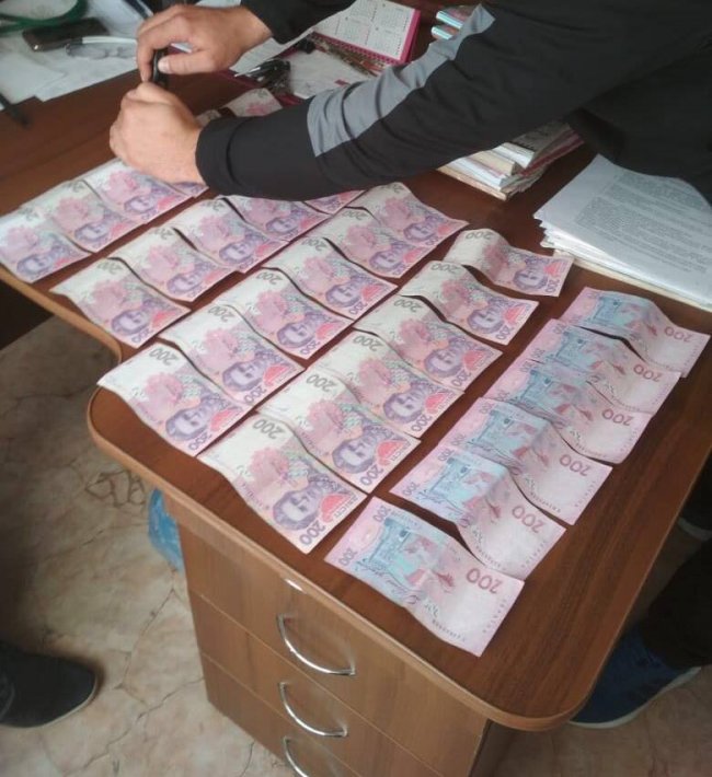 На Волині головний лікар медзакладу попався на хабарі