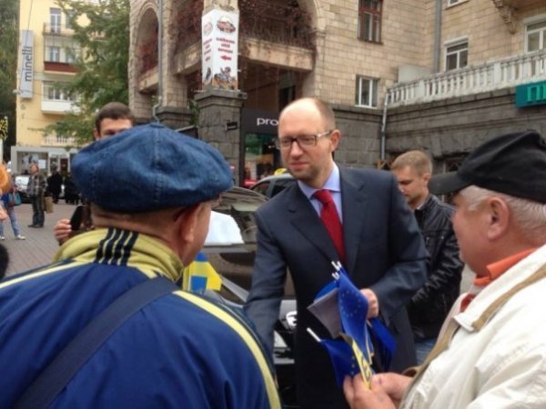 Як Яценюк і Луценко «каталися» в метро. ФОТО