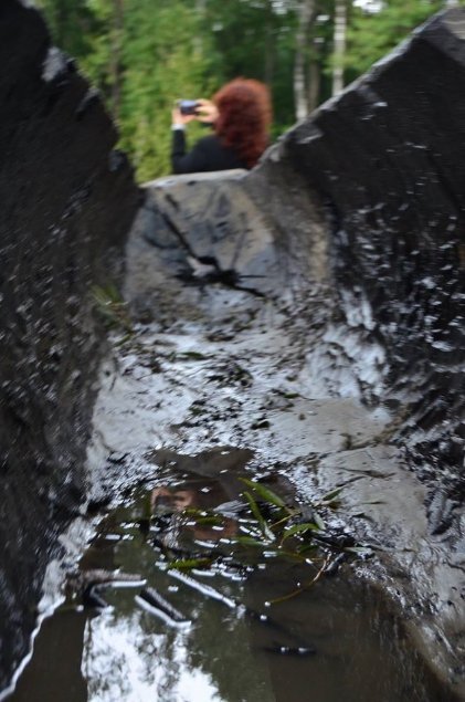 Унікальні світлини: як піднімали з води старовинний човен. ФОТО. ВІДЕО