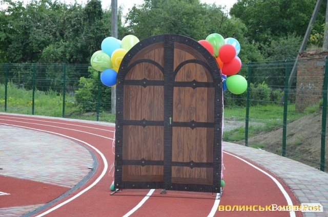 У селі  під Луцьком відкрили надсучасний стадіон. ФОТО