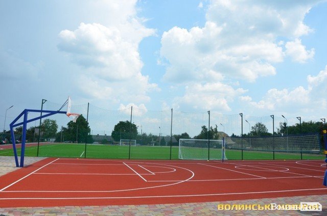 У селі  під Луцьком відкрили надсучасний стадіон. ФОТО