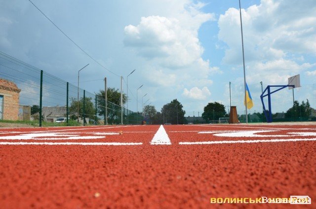 У селі  під Луцьком відкрили надсучасний стадіон. ФОТО