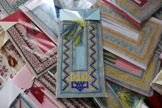 На Волині студенти виготовили півтори тисячі патріотичних «дрібничок». ФОТО