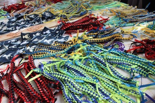 На Волині студенти виготовили півтори тисячі патріотичних «дрібничок». ФОТО