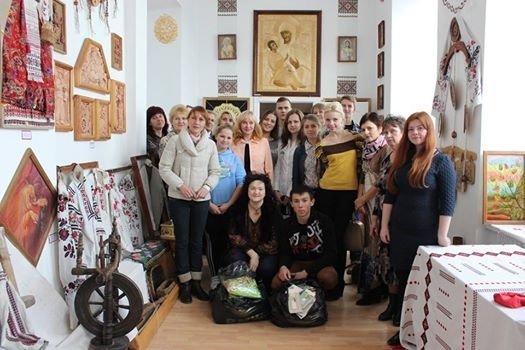 На Волині студенти виготовили півтори тисячі патріотичних «дрібничок». ФОТО