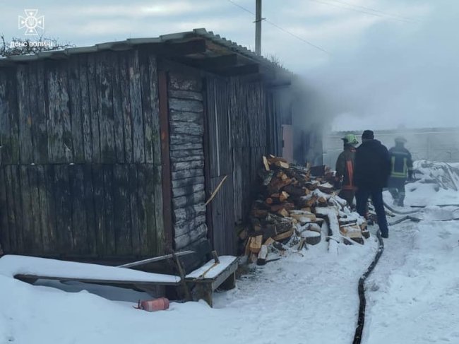 На Волині горіли два житлові будинки та господарська споруда