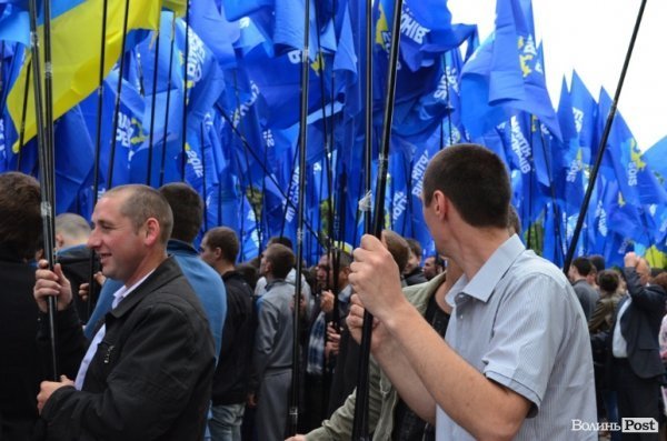 Антифашистська акція Партії регіонів у Луцьку. ФОТО