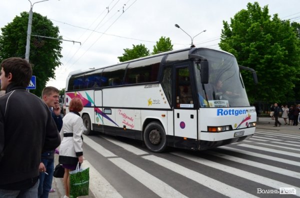 Антифашистська акція Партії регіонів у Луцьку. ФОТО