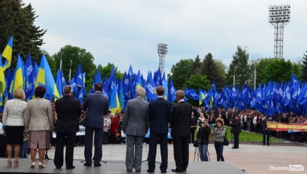Антифашистська акція Партії регіонів у Луцьку. ФОТО