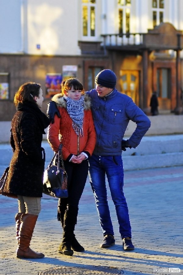 Любов на луцькому Євромайдані. ФОТО