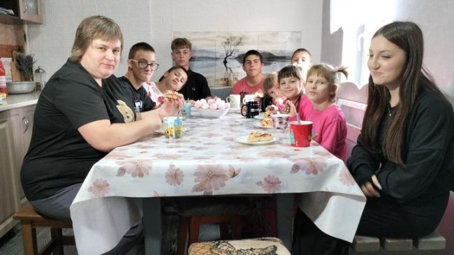 Родина з Волині виховує 13 дітей, з яких 10 - прийомні. ВІДЕО