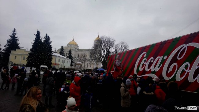 Новорічна вантажівка «Coca-Cola» – у Луцьку. ФОТО
