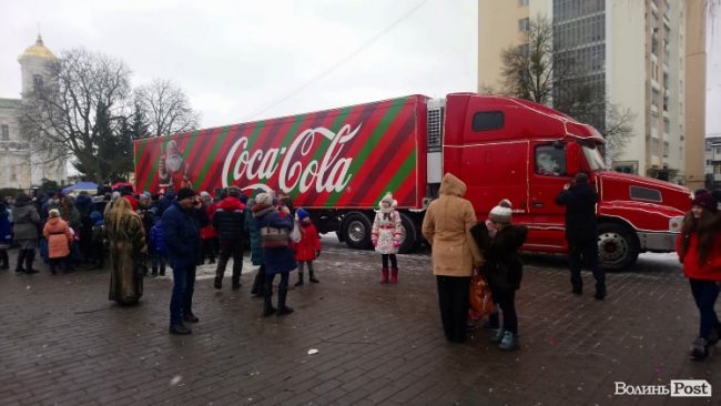 Новорічна вантажівка «Coca-Cola» – у Луцьку. ФОТО