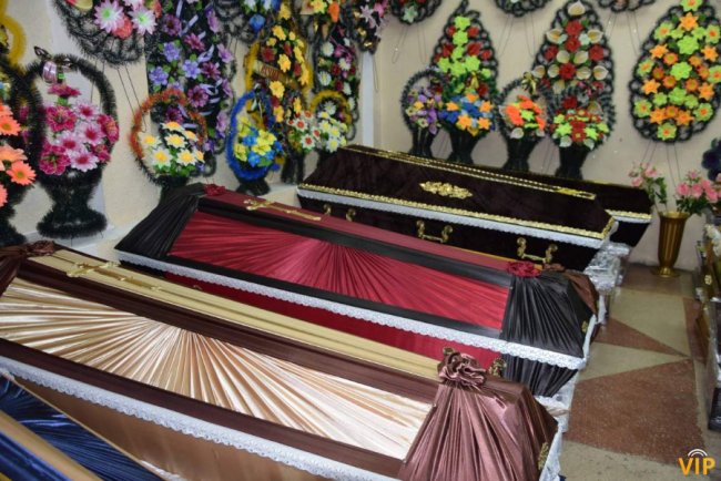 9 пенсій або 4 зарплати: в скільки обійдеться поховання в Луцьку