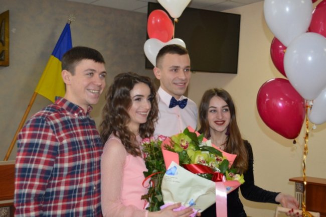 Як на Волині в День закоханих одружуються молодята. ФОТО