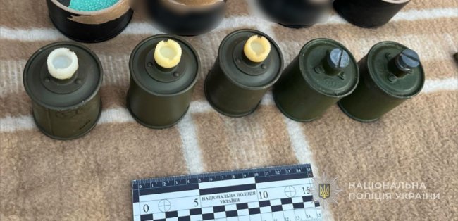 У Луцьку в гаражі 48-річного чоловіка знайшли цілий арсенал зброї та боєприпасів