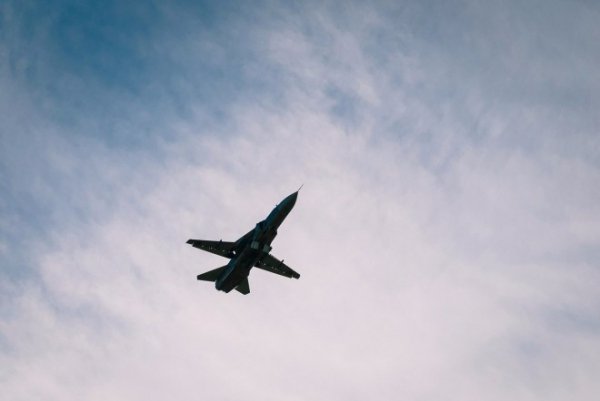 Краса і сила: в мережі з'явились нові фото літаків у небі над Луцьком. ФОТО