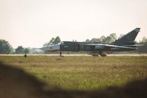 Краса і сила: в мережі з'явились нові фото літаків у небі над Луцьком. ФОТО