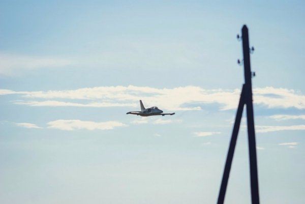 Краса і сила: в мережі з'явились нові фото літаків у небі над Луцьком. ФОТО