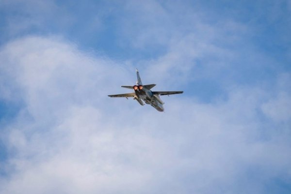 Краса і сила: в мережі з'явились нові фото літаків у небі над Луцьком. ФОТО