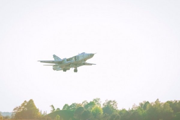 Краса і сила: в мережі з'явились нові фото літаків у небі над Луцьком. ФОТО