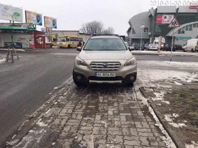 Луцькі муніципали покарали автохамів. ФОТО