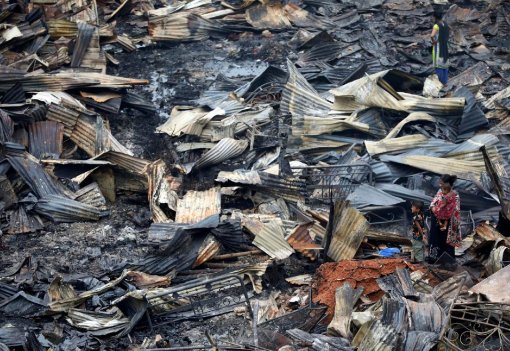 Внаслідок масштабної пожежі у столиці Бангладеш згоріло 15 тисяч будинків. ФОТО