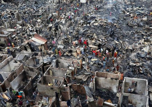 Внаслідок масштабної пожежі у столиці Бангладеш згоріло 15 тисяч будинків. ФОТО