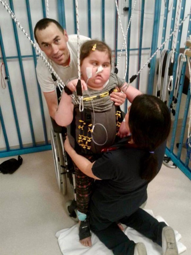 Квартири сиротам та 60 тисяч для хворої дівчинки. Добрі новини Волині