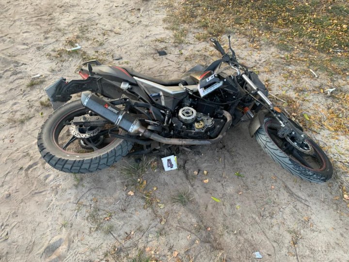 На Волині мотоцикл зіткнувся з авто: неповнолітні водій та пасажирка двоколісного -  у реанімації