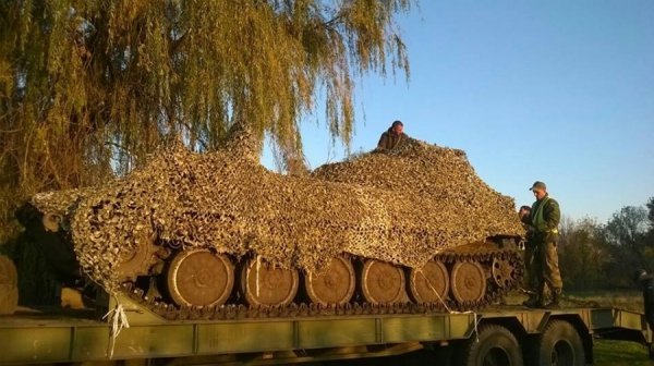 На фронт передали маскувальну сітку від волинських синоптиків