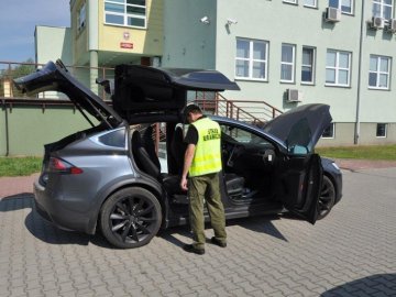 На кордоні з Польщею затримали українця на краденому електрокарі