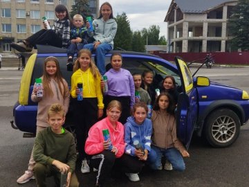 На Волині авторка марки «Українська мрія», продаючи випічку з друзями, зібрала на авто для ЗСУ. ВІДЕО