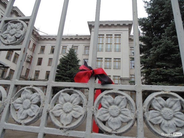 Луцьк розмалювали написами «Бандера – герой» і «Кривавого міністра геть». ФОТО