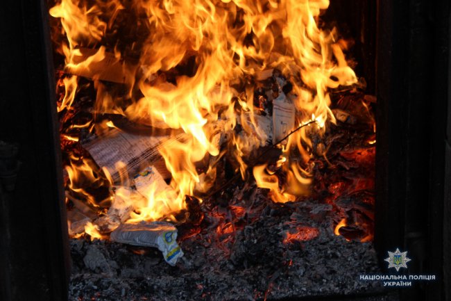 Ковельські поліцейські знищили наркотики-речдоки. ФОТО